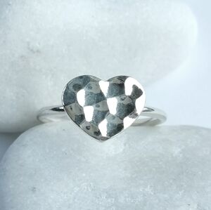 Sterling Silver Heart Ring sz 6 Hammered finish 🆕